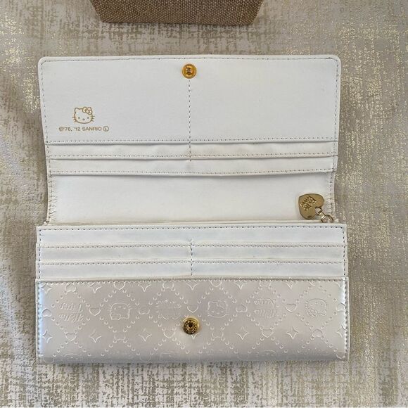 Hello Kitty Sanrio White Faux Patent Leather Long Wallet - Adorable! VGUC! - Picture 10 of 13